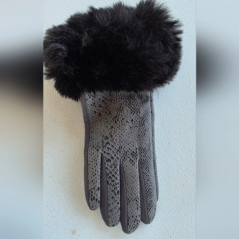 Chic Black and Gray Snake Print Gloves